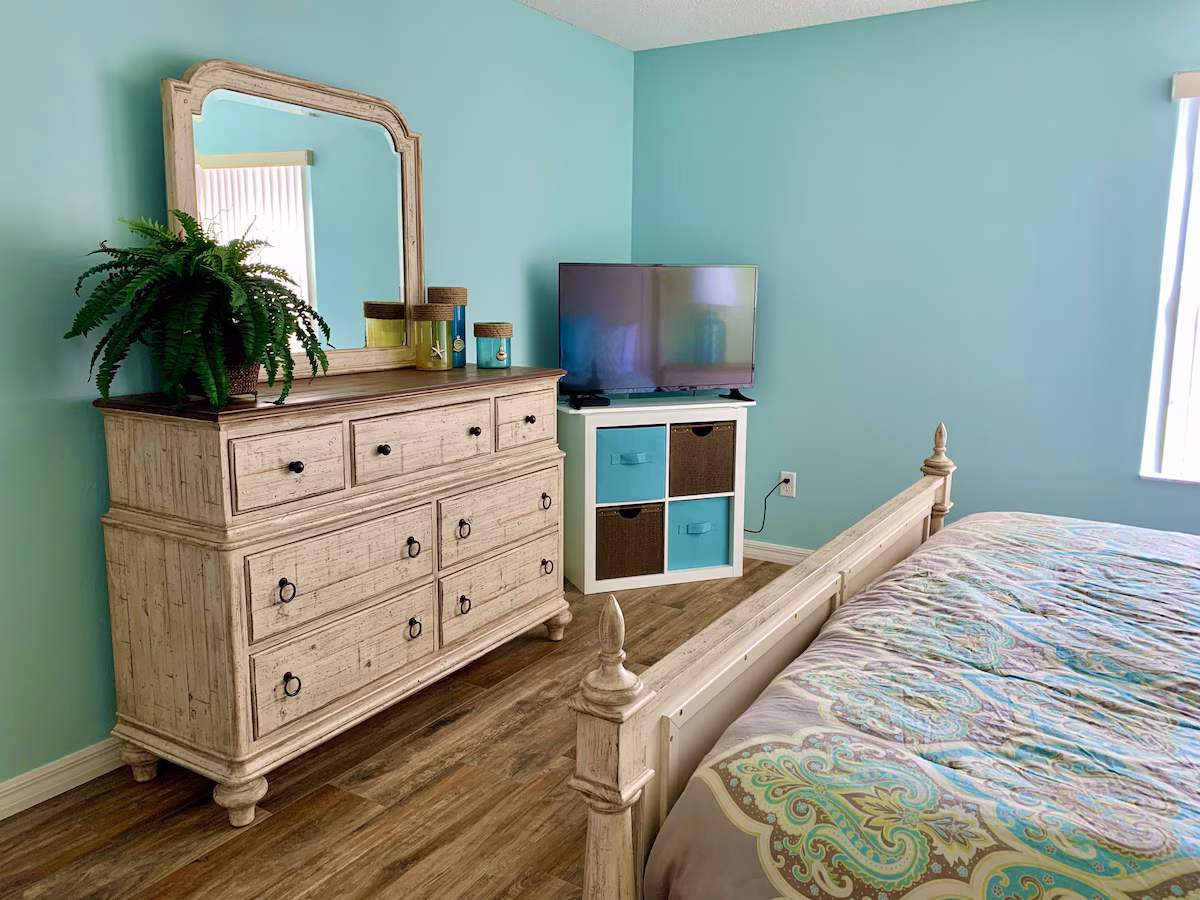 Master suite with king bed